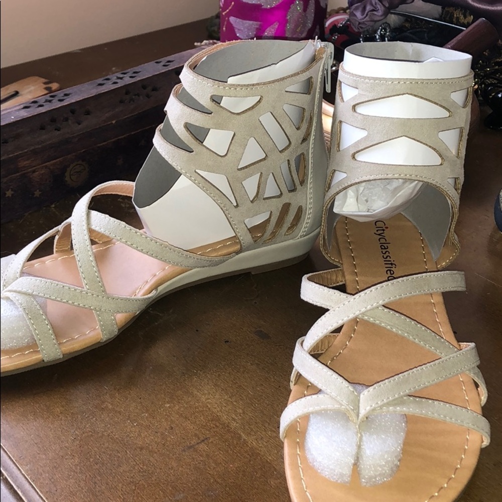 Comfy and chic sandals! NEVER BEEN WORN